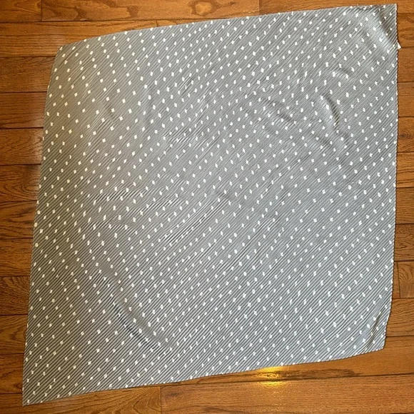 Ann Taylor Pleated Grey & White Diamond Pattern Square Scarf NWT - Picture 7 of 8